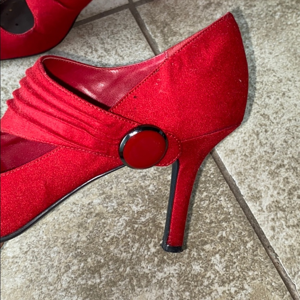 Heels - Picture 2 of 6